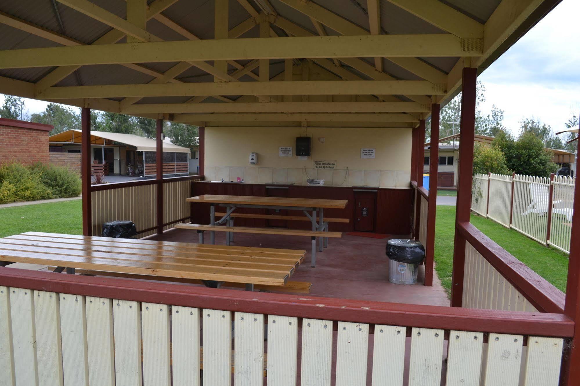 Sun Country Lifestyle Park Hotel Mulwala Exterior photo
