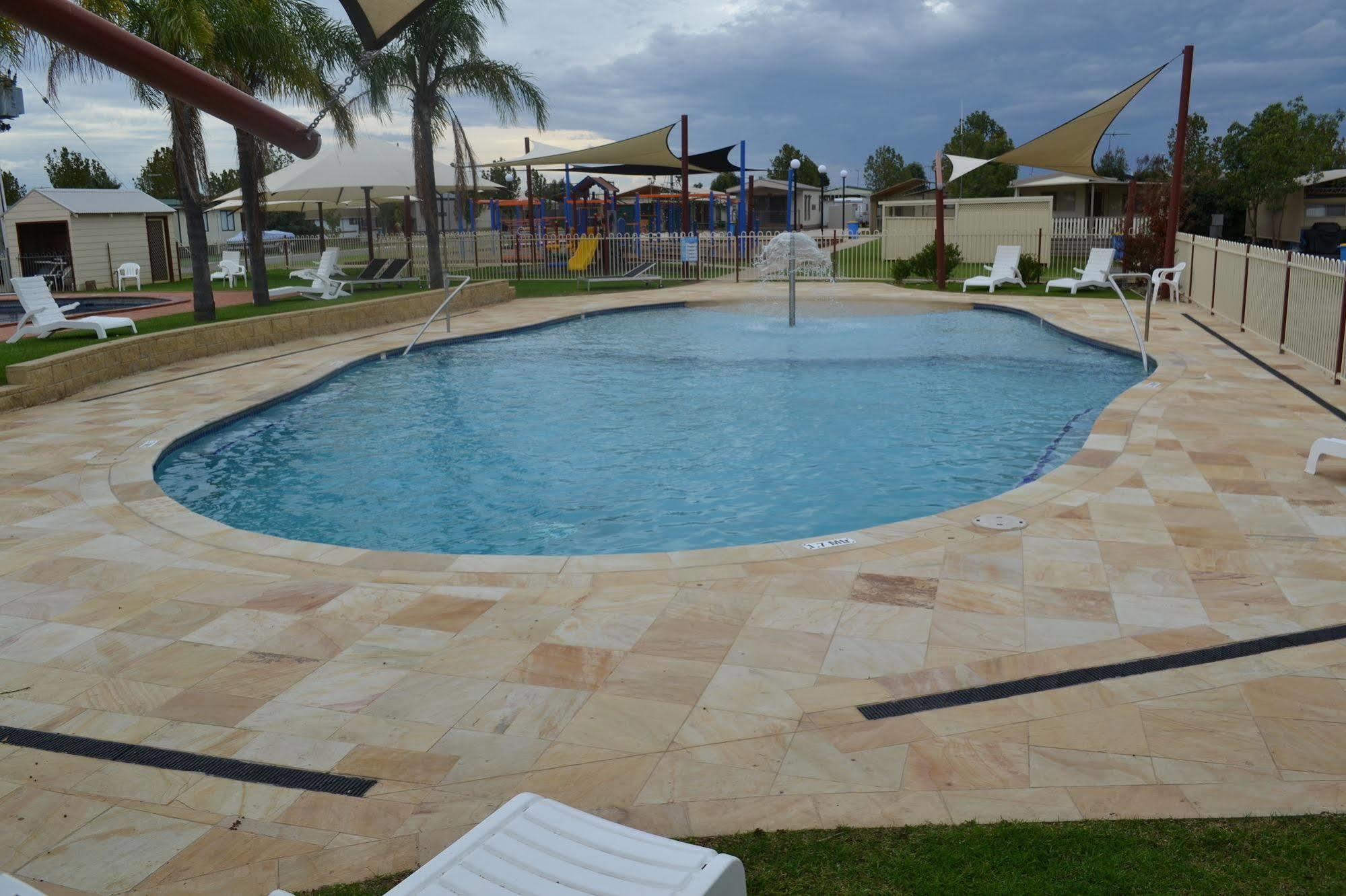 Sun Country Lifestyle Park Hotel Mulwala Exterior photo