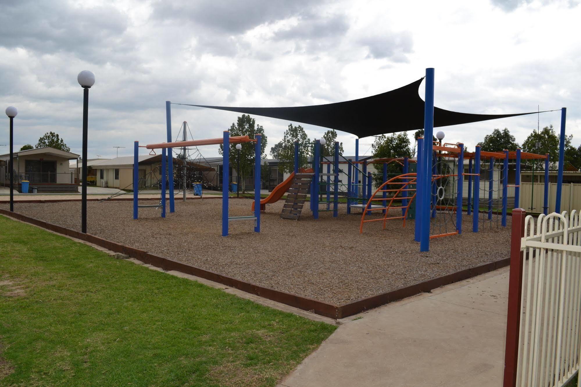 Sun Country Lifestyle Park Hotel Mulwala Exterior photo