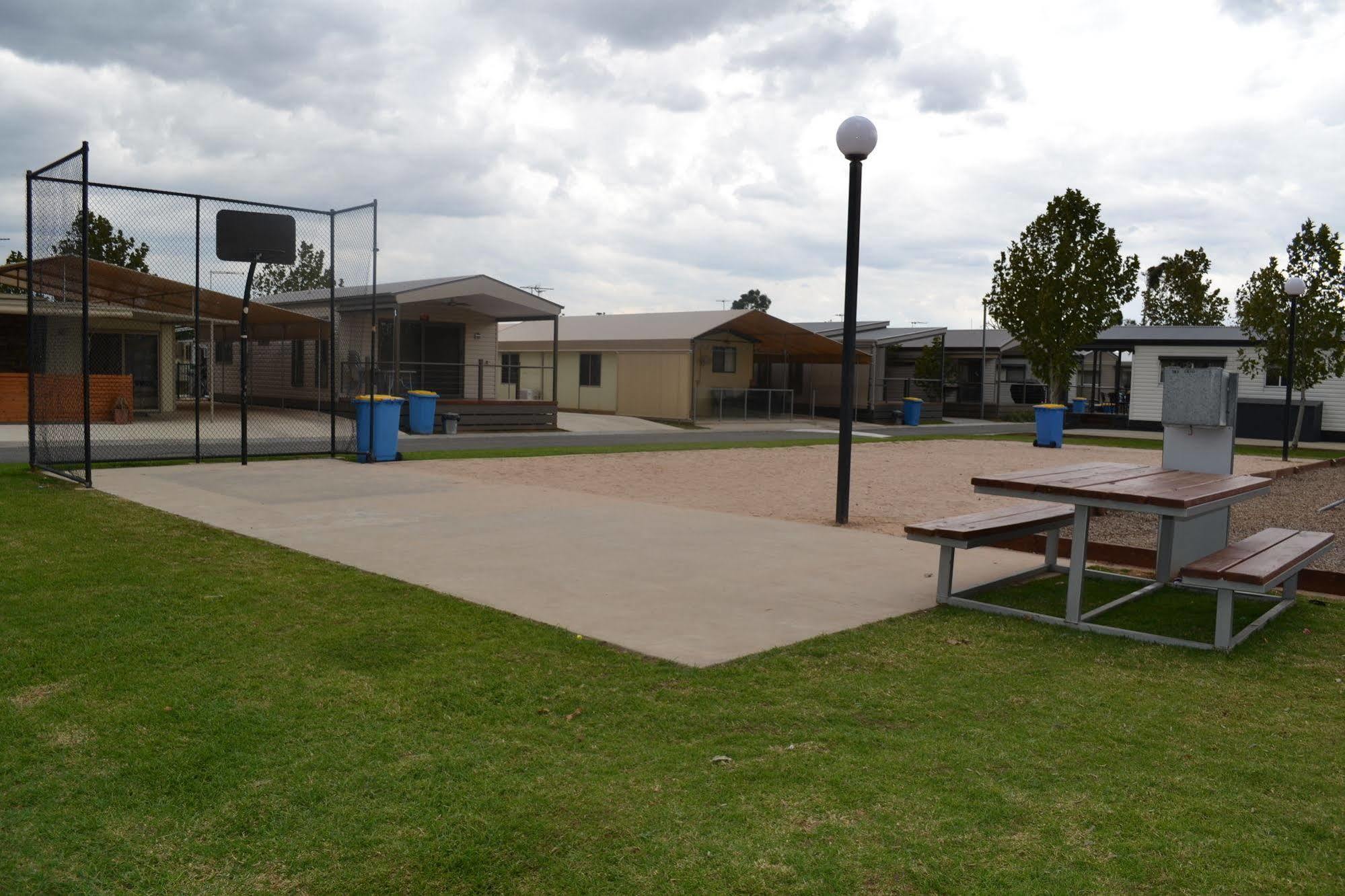 Sun Country Lifestyle Park Hotel Mulwala Exterior photo